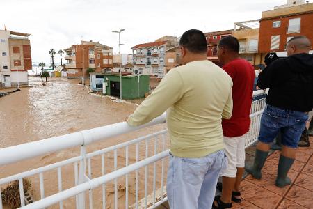 Starker Regen hat in Südostspanien zu Überschwemmungen geführt. Starker Regen hat in Südostspanien zu Überschwemmungen geführt.