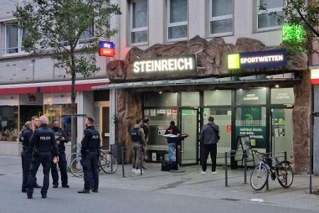 Es gibt drei Verletzte nach Schüssen in Gießen. 
