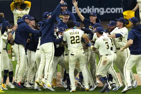 MLB: Milwaukee löst letztes Halbfinal-Ticket