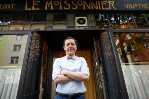 Vincent Moissonnier steht vor seinem Sterne-Bistro "Le Moissonnier", einem kleinen Stück Paris mitten in Köln. 