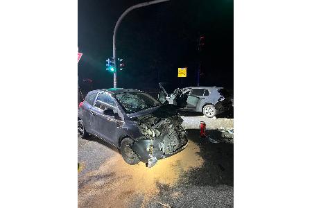 Bildquelle Feuerwehr Herdecke. Die beigefügten Fotos dürfen nur in Zusammenhang mit dem unmittelbaren Einsatzereignis verwendet werden. Für andere Berichterstattungen ist die Zustimmung der Pressestelle FFH einzuholen.