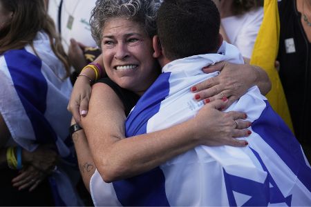 Hamas lässt israelische Geiseln nach 738 Tagen frei