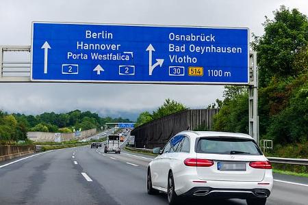 Mercedes C-Klasse T-Modell auf der Autobahn A2 Richtung Berlin Mercedes C-Klasse T-Modell auf der Autobahn A2 Richtung Berlin