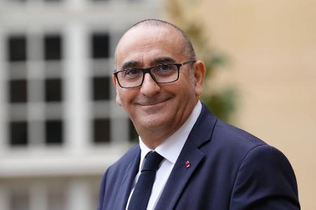 Der bisherige Pariser Polizeichef Nuñez wird neuer Innenminister. 