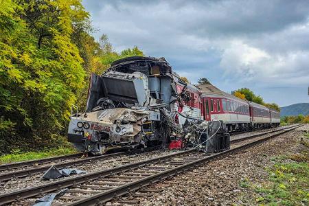 Die Unfallstelle nach dem Zusammenstoß zweier Schnellzüge.