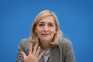 Gesundheitsministerin Nina Warken (CDU) will die Pflegeversicherung reformieren. (Archivfoto)