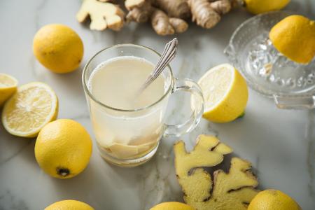 Scharfmacher wie Ingwer sollen Viren und Bakterien das Leben schwer machen, die Zitrone macht Vitamin-C-Brausetabletten verzichtbar.
