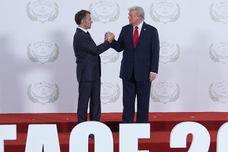 Während sich US-Präsident Trump für das Gaza-Abkommen feiern lässt, ist Frankreichs Präsident Macron weiter vorsichtig. Während sich US-Präsident Trump für das Gaza-Abkommen feiern lässt, ist Frankreichs Präsident Macron weiter vorsichtig.