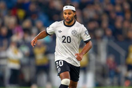 Serge Gnabry (bis 87.) - Note: 3,5 - Brachte von der ersten Minute die nötige Mentalität mit, um im Hexenkessel von Belfast zu bestehen. Ackerte wieder gut mit nach hinten, im Vorwärtsgang tat auch er sich die meiste Zeit eher schwer. Nach der Pause immerhin noch mit wichtigen Entlastungsimpulsen.
