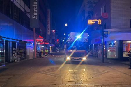 Mit zwei Löschzügen war die Feuerwehr zum Westenhellweg ausgerückt Mit zwei Löschzügen war die Feuerwehr zum Westenhellweg ausgerückt