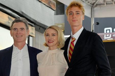 Sohn Sasha ist mit dabei: Naomi Watts bekommt Hollywood-Stern