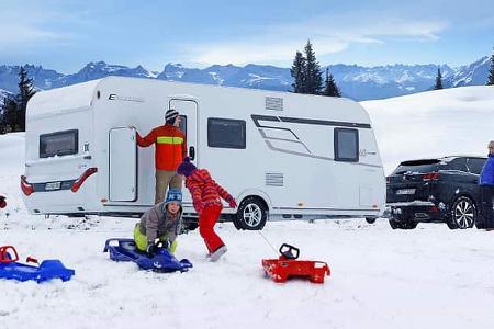 Die Heckgarage des 505 ist beim Urlaub mit Kindern Gold wert.