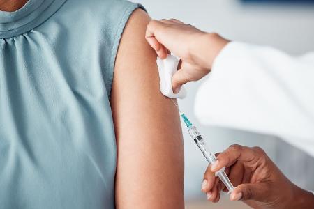 Erkältungssaison: Für wen lohnt sich die Grippeimpfung?