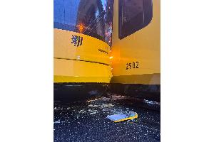 © Feuerwehr Dresden
Zwei Straßenbahnen sind zusammengestoßen.
