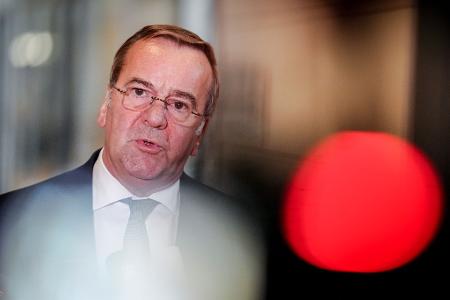 Der Verteidigungsminister kritisiert, dass zentrale Punkte seines Gesetzentwurfs geändert wurden, bevor dieser überhaupt in den Bundestag eingebracht worden ist. (Archivbild) Der Verteidigungsminister kritisiert, dass zentrale Punkte seines Gesetzentwurfs geändert wurden, bevor dieser überhaupt in den Bundestag eingebracht worden ist. (Archivbild)