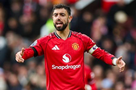 MITTELFELD: Bruno Fernandes (Manchester United) - Wie das Portal 'TEAMtalk' berichtet, soll der deutsche Rekordmeister darüber nachdenken, ein Angebot für Bruno Fernandes abzugeben. Der Portugiese spielt seit 2020 für Manchester United, ist dort unangefochtener Stammspieler. Wie konkret das Interesse der Münchner ist, ist jedoch unklar - zumal ein Transfer nicht günstig werden dürfte.