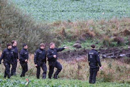Die Polizei sucht weiter nach Hinweisen, die zur Aufklärung des gewaltsamen Todes eines Kindes führen. Die Polizei sucht weiter nach Hinweisen, die zur Aufklärung des gewaltsamen Todes eines Kindes führen.