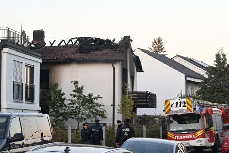 Das Haus konnte erst betreten werden, nachdem Sprengfallen unschädlich gemacht worden waren. In dem Zusammenhang wurde das Oktoberfest zeitweise gesperrt, nachdem ein bedrohliches Schreiben des Tatverdächtigen aufgetaucht war. (Archivbild)