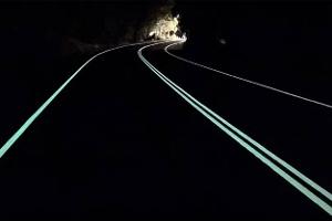 Leuchtende Straßenmarkierung in Australien
