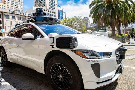 Waymo setzt aktuell umgebaute Elektroautos der britischen Marke Jaguar ein. (Archivbild) Waymo setzt aktuell umgebaute Elektroautos der britischen Marke Jaguar ein. (Archivbild)