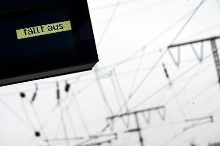 Nach Angaben der Bahn ist ein Stellwerk in Köln-Kalk betroffen. (Symbolbild) Nach Angaben der Bahn ist ein Stellwerk in Köln-Kalk betroffen. (Symbolbild)