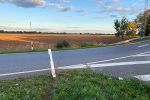 Bremsspuren auf der Autobahnauffahrt