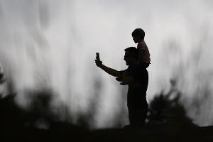 Ob Kinderfotos ins Internet gehören, ist eine vieldiskutierte Frage. (Archivfoto)