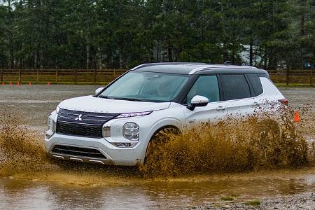 10/2025 Mitsubishi Outlander Trail Edition USA