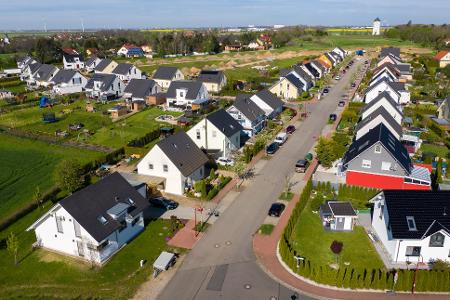 Ist für eine Mehrheit der Deutschen der Wohntraum: das freistehende Einfamilienhaus. (Symbolbild) Ist für eine Mehrheit der Deutschen der Wohntraum: das freistehende Einfamilienhaus. (Symbolbild)