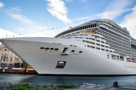 Kreuzfahrtschiff im Hafen Kreuzfahrtschiff im Hafen