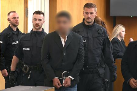 Der Beschuldigte wurde nach der Tat in einem psychiatrischen Krankenhaus untergebracht. Der Beschuldigte wurde nach der Tat in einem psychiatrischen Krankenhaus untergebracht.