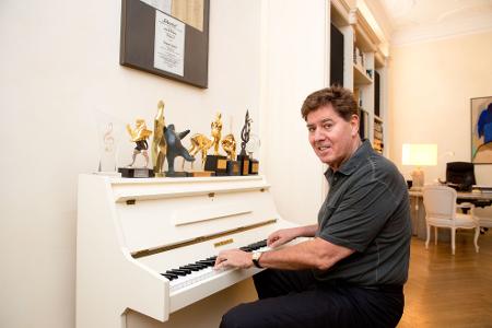 Der als Horst Nußbaum in Köln geborene gilt als einer der erfolgreichsten deutschen Musikproduzenten. 