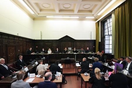 Das Verfahren dreier Angeklagter im Block-Prozess wird nicht abgetrennt. (Archiv)