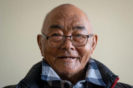Kanchha Sherpa war der letzte Überlebende der Everest-Expedition 1953 um Edmund Hillary und Tenzing Norgay. Der 92-Jährige starb nach Angaben seiner Familie zu Hause in Kathmandu. (Archivbild) Kanchha Sherpa war der letzte Überlebende der Everest-Expedition 1953 um Edmund Hillary und Tenzing Norgay. Der 92-Jährige starb nach Angaben seiner Familie zu Hause in Kathmandu. (Archivbild)