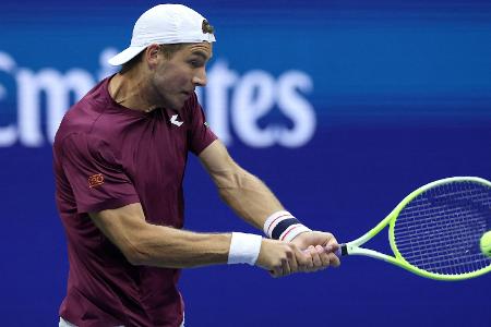 Struff überrascht in Almaty: Sieg über den Titelverteidiger