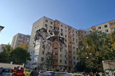 Das Haus droht einzustürzen, mehr Opfer werden befürchtet. Das Haus droht einzustürzen, mehr Opfer werden befürchtet.