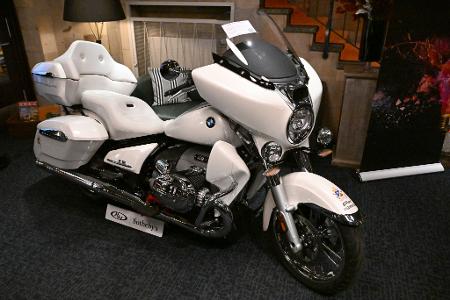 Papst Leo XIV. hatte das Motorrad im September in Rom in Empfang genommen. (Archivbild) Papst Leo XIV. hatte das Motorrad im September in Rom in Empfang genommen. (Archivbild)
