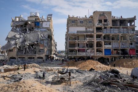 Im Gazastreifen werden noch die sterblichen Überreste von 16 Leichen vermutet.