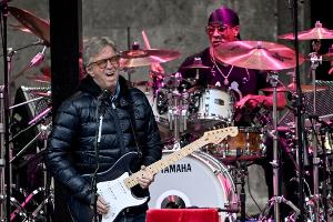 Der Musiker Eric Clapton kommt im Mai 2026 für drei Konzerte in Mannheim, Köln und München nach Deutschland. (Archivbild)