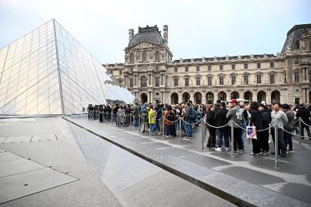 Der Louvre blieb für Besucher weiter geschlossen.