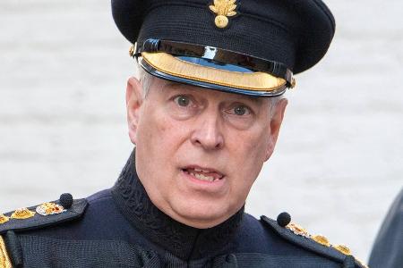 Prinz Andrew: Sollte Polizist ihm Infos zu Virginia Giuffre liefern? Prinz Andrew: Sollte Polizist ihm Infos zu Virginia Giuffre liefern?