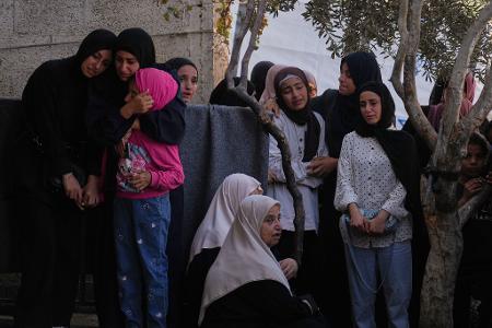 Am Sonntag wurden bei israelischen Luftangriffen Krankenhausangaben zufolge 44 Palästinenser getötet. 