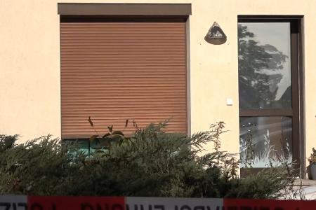 Bei dem Einsatz in Lindenberg geht es den Angaben danach, Gegenstände aufzufinden sowie Tatspuren und andere Beweismittel zu sichern.
