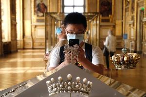 Die beim Einbruch in den Louvre erbeuteten Schmuckstücke sind von unschätzbarem Wert (Archivbild).