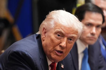 Trump wurde auf seine frühere Äußerung angesprochen, dass die Ukraine von Russland besetzte Gebiete zurückgewinnen könnte.