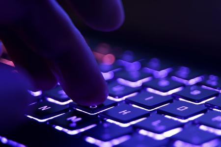 "Wie am Fließband": Großer Betrug mit Fake-Webseiten aufgeflogen