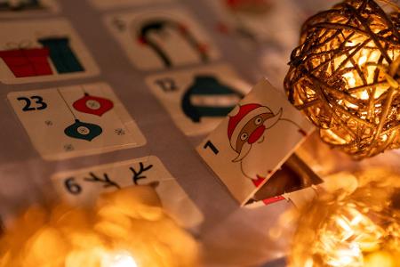 Klassisch und beliebt: Adventskalender mit Schokolade. Klassisch und beliebt: Adventskalender mit Schokolade.