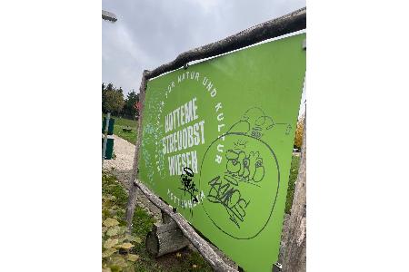 Beschädigtes Werbeschild