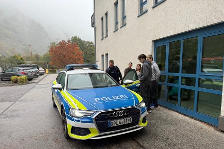 Die Schüler erhielten einen umfassenden Einblick in den Beruf der Polizistin, des Polizisten.