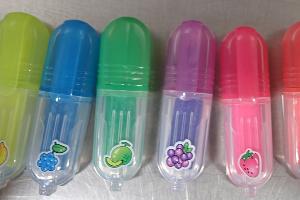 Die Buntstifte mit Duft gelten als Spielzeug und konnten ohne entsprechende Prüfnachweise vom Zoll nicht abgefertigt werden.